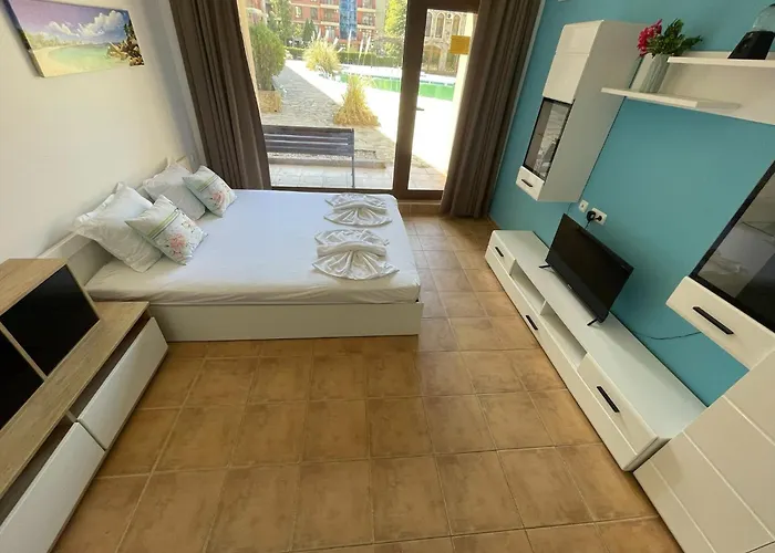 Menada Kalia Slantchev Briag